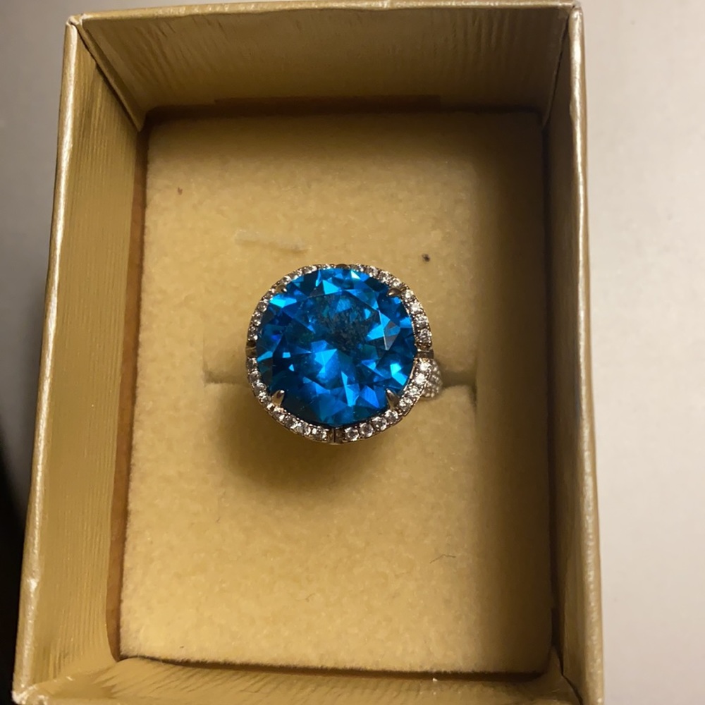 Ring - Picture 2 of 6